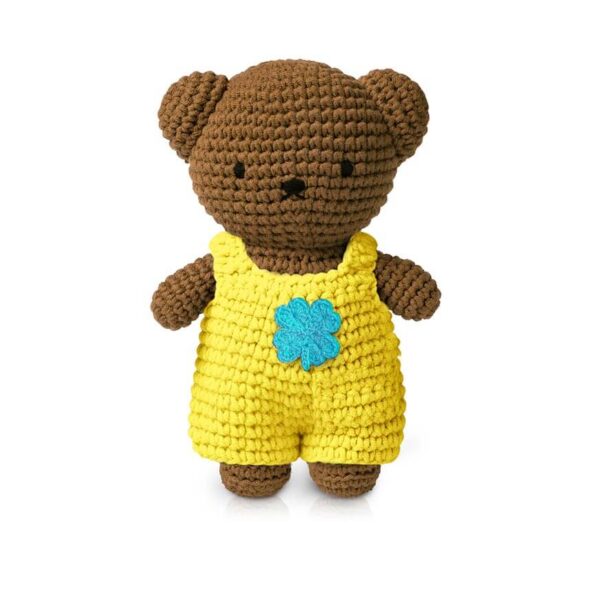 Boris gehäkelter Kuschelbär - im gelben Klee Overall