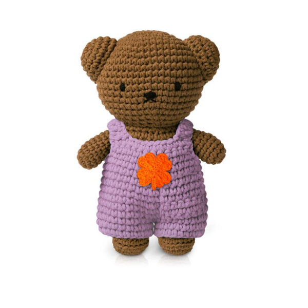 Boris gehäkelter Kuschelbär - im lila Klee Overall