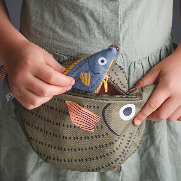 Kid Damselfish, fanny pack