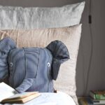 OYOY MINI Elefant Erik Kissen blau-weiß gestreift