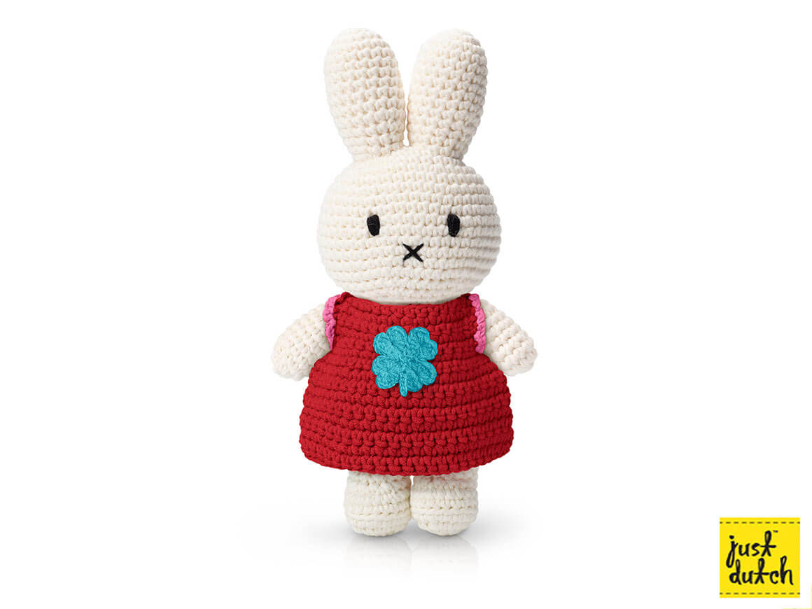 MIFFY-Kuschelhase-im-roten-Klee-Kleid.jpg MIFFY Kuschelhase - im roten Klee Kleid – Bild 1