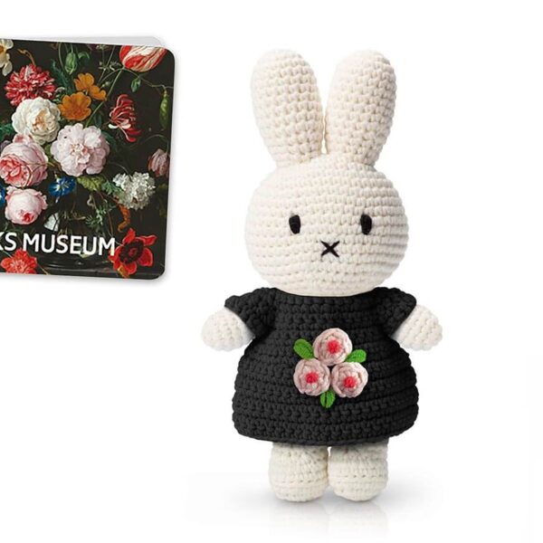 MIFFY im schwarzen Blumenkleid