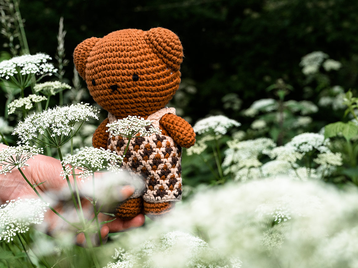 Teddybaer-just-dutch.jpg BORIS gehäkeltes Kuscheltier - Jungle Overall – Bild 1