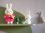 MIFFY gehäkeltes Kuscheltier - mit Blumentäschchen – Bild 3
