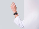 Prism — Black Armbanduhr von AÃRK COLLECTIVE am Handgelenk getragen – minimalistisches Unisex-Design für jeden Stil.