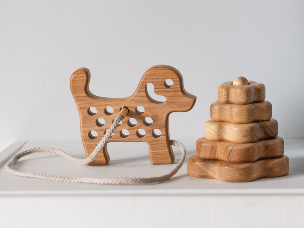 Faedelspiel-Hund-lotes-toys.jpg Hund Fädelspiel, Lotes Toys – Bild 1