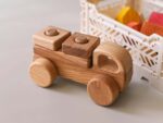Holzauto Steckspiel, Lotes Toys – Bild 2