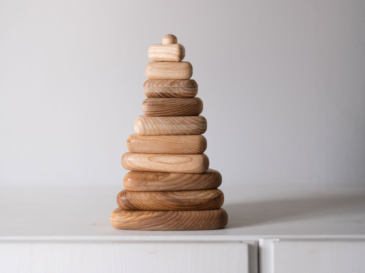 Pyramide-Triangel-lotes-toys-berlin.jpg Stapelpyramide Triangle, Lotes Toys – Bild 1