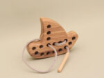 Fädelspiel Schiff, Lotes Toys – Bild 2