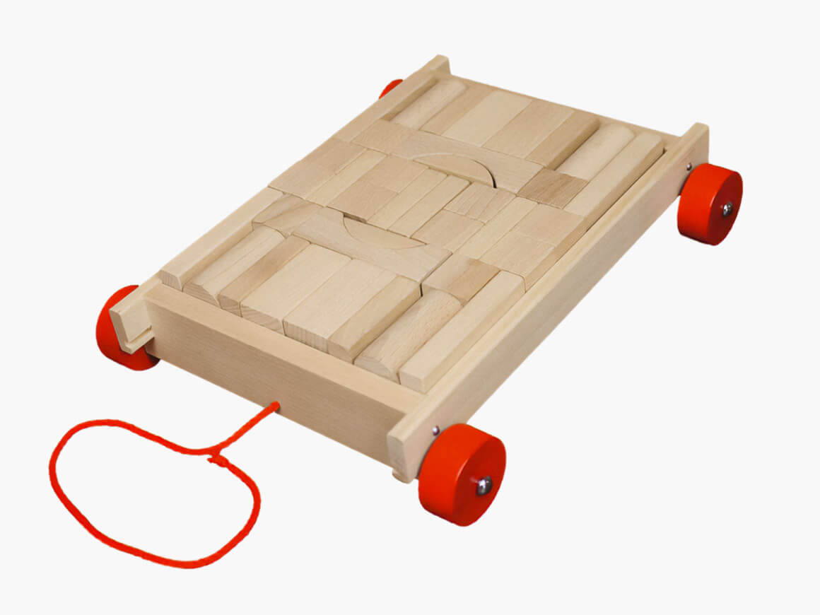 Bauwagen-mit-36-Spielkloetzen-natur.jpg Bauwagen mit 36 Holzbausteinen, natur – Bild 1