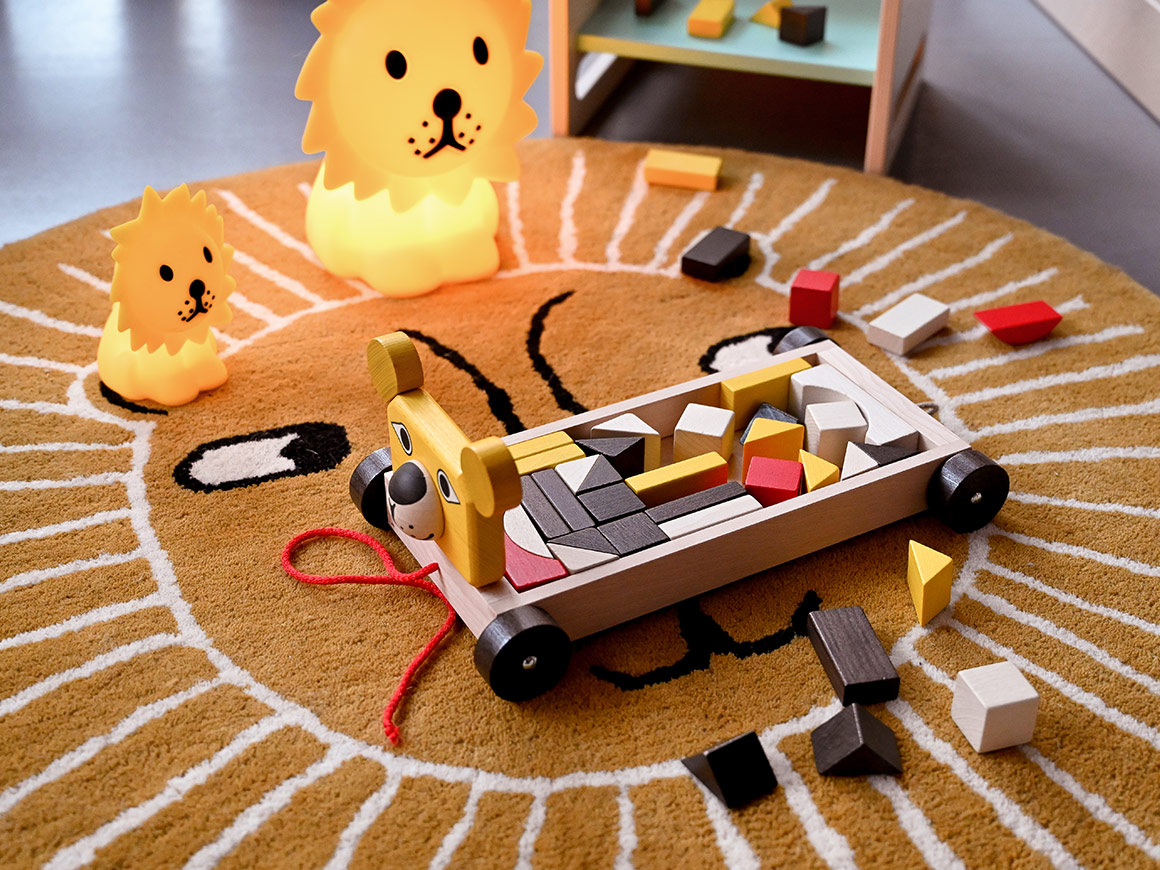 Holzspielzeug-Bauwagen-Loewe.jpg Bauwagen Löwe – Bild 1