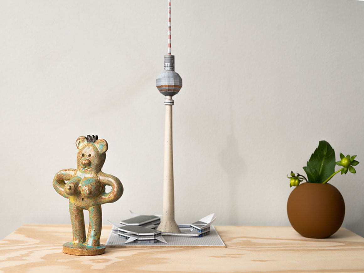 Berliner-Baerin-mit-Krone-filipok-Berlin.jpg Berliner MAMA Bärin mit Krone NO.1 – Bild 1