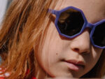 Lila Kindersonnenbrille, YEYE in Mini Kyomo Etui – Bild 6