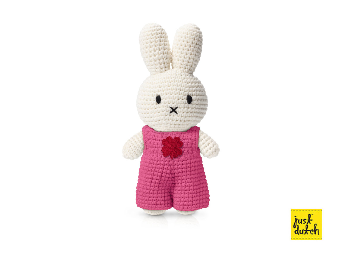 MIFFY-Kuschelhase-im-Pink-Clover-Jumpsuit.jpg MIFFY Kuschelhase - Pink Clover Jumpsuit – Bild 1