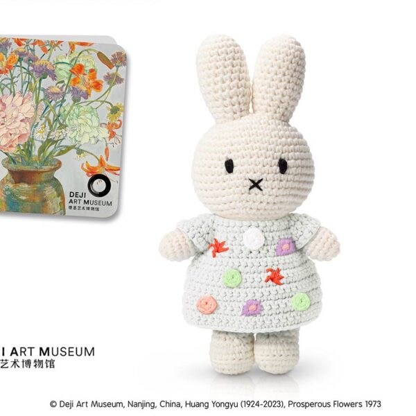 MIFFY im Yongyu-Kleid