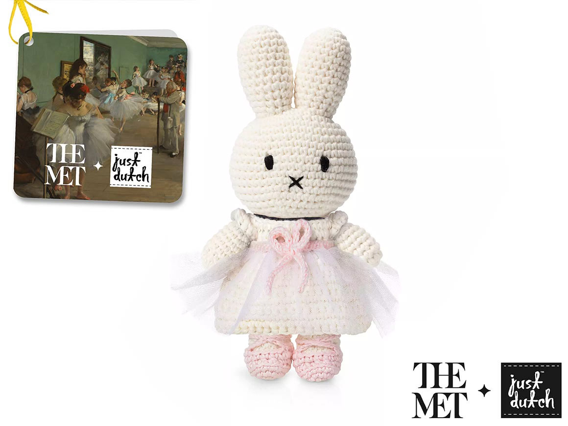 MIFFY-im-weissen-Ballerina-Degas-Kleid.jpg MIFFY im weißen Ballerina Degas-Kleid – Bild 1