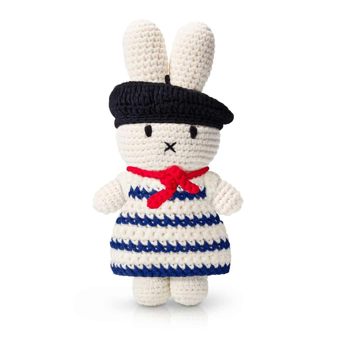 MIFFY-im-Frankreich-Outfit.jpg MIFFY im Frankreich-Outfit – Bild 1
