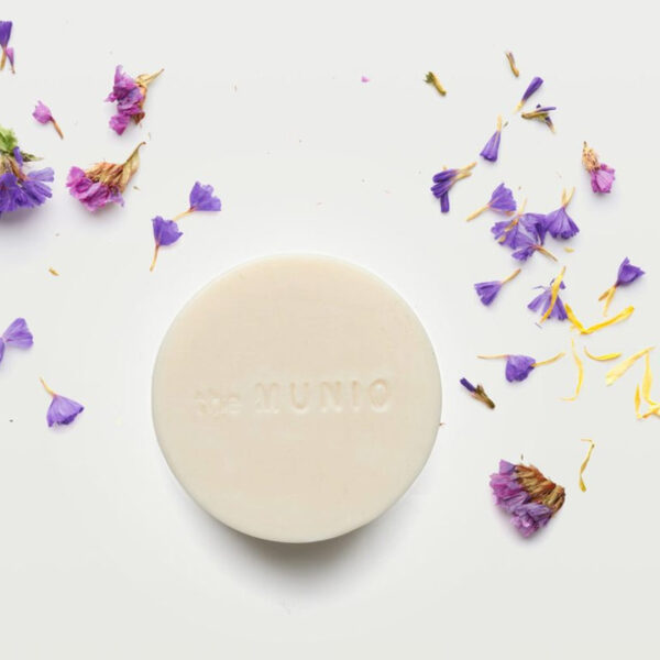 the MUNIO Skincare Naturseife - Wildblume