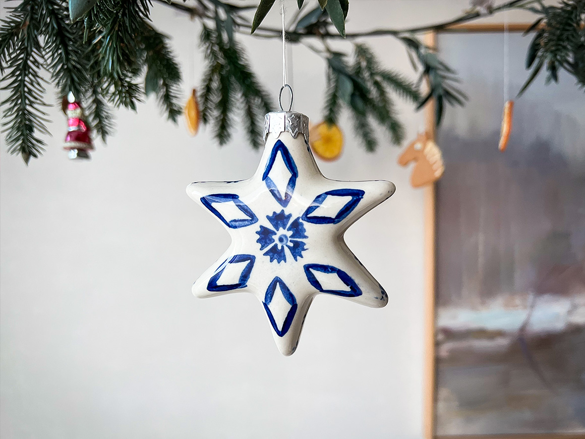 Stern-SNOWFLAKE-Weihnachstbaum-Schmuck.jpg Weihnachtsschmuck STERNE aus Keramik – Bild 1