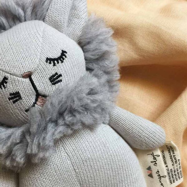Strickrassel Mini Löwe, Babyspielzeug