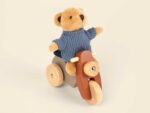 Alexis der Bär auf der Vespa