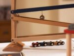 Autorutsche mit Glocke – Holzspielzeug – Bild 5