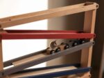 Autorutsche mit Glocke – Holzspielzeug – Bild 2