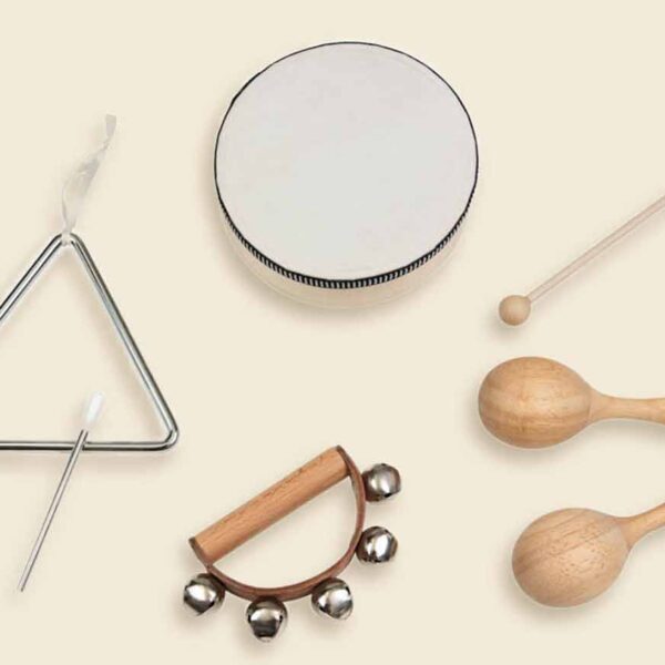 Instrumenten-Set aus Holz für Kinder mit Maracas, Tamburin, Triangel und Schellen