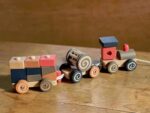 Nachziehzug aus Holz mit Stapelklötzen – Bild 3