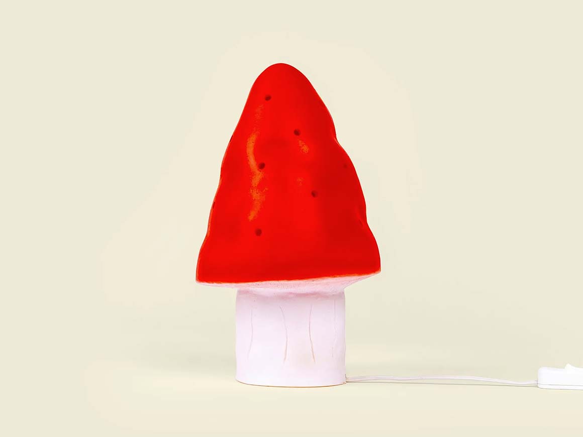 egmont-toys-pilzlampe-rot-nachtlicht-kinderzimmer Rote Pilzlampe von Egmont Toys mit dimmbarem LED-Licht, 28 cm hoch.