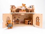 Puppenhaus aus Holz mit Eichhörnchen von Egmont Toys