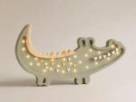Little Lights Krokodil Nachtlicht aus Holz in Khaki Pastell
