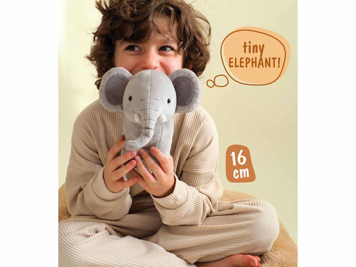 orange-toys-safari-elephant-kuscheltier-kind-spielt Safari - Elephant, 16 cm – Bild 2